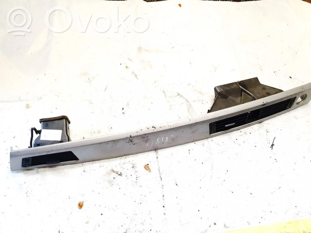BMW 3 E90 E91 Centrinės oro grotelės 