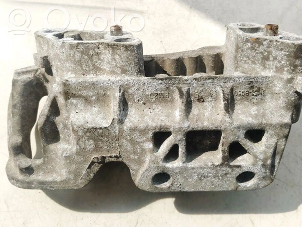 Engine mounting bracket   S326C29,S326C29