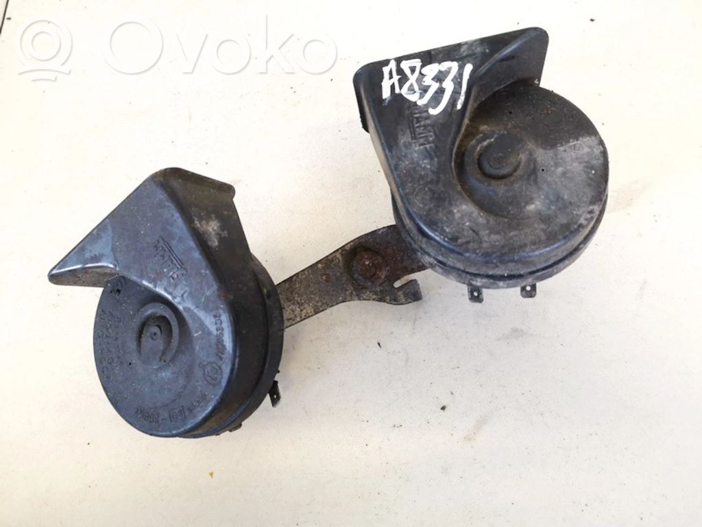 Moldura protectora del altavoz lateral   E30055306,E30055306