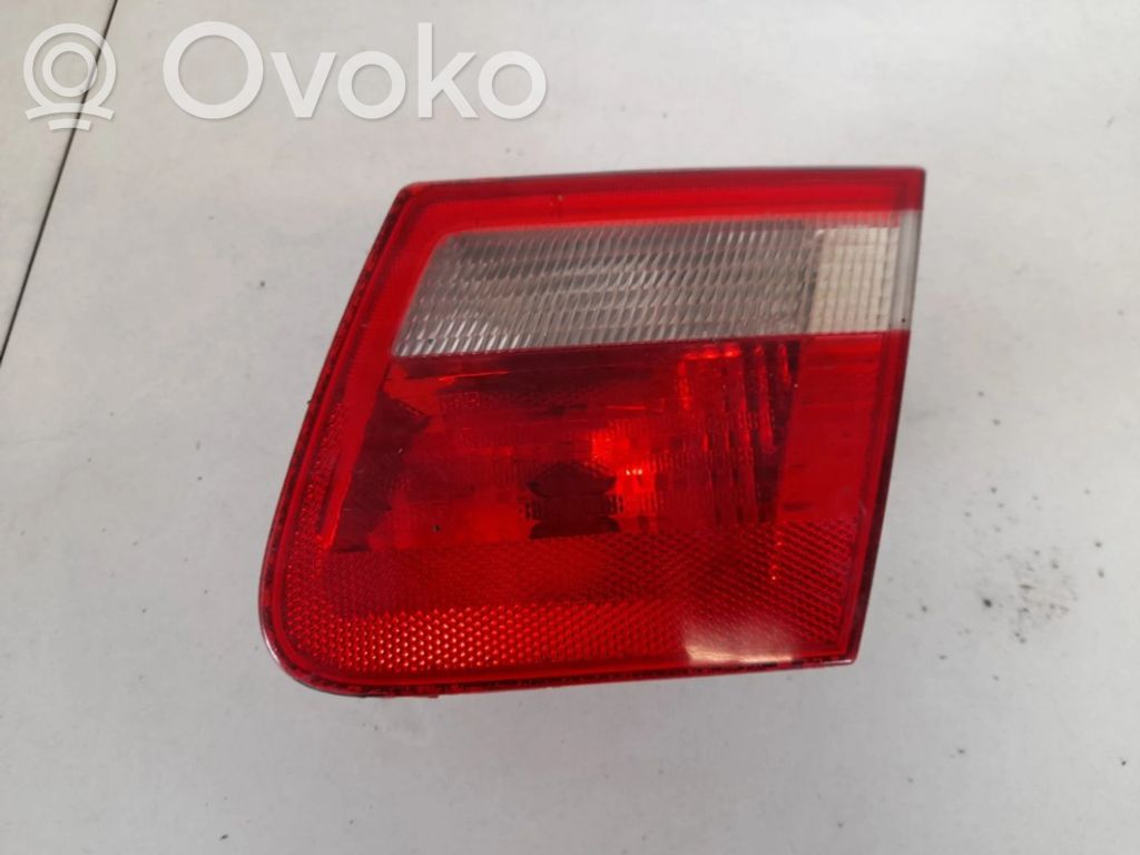 BMW 3 E46 Lampă spate în capacul portbagajului 