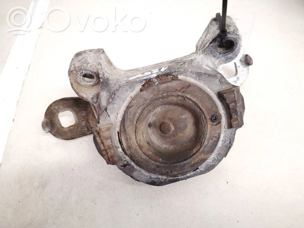 Volvo C30 Engine mount bracket 