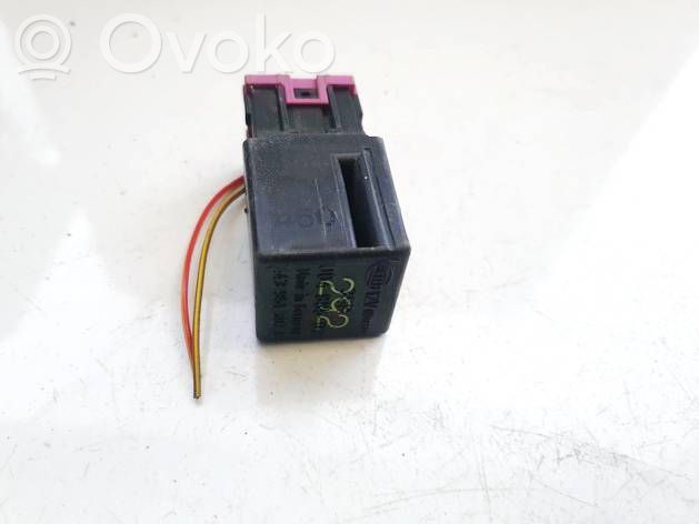 Audi 100 S4 C4 Muu rele 