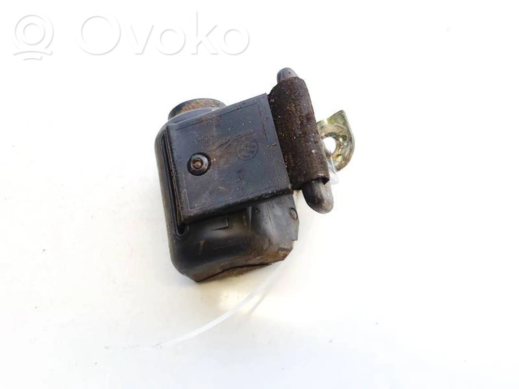 Volkswagen PASSAT B5 Cinturón medio (trasero) 
