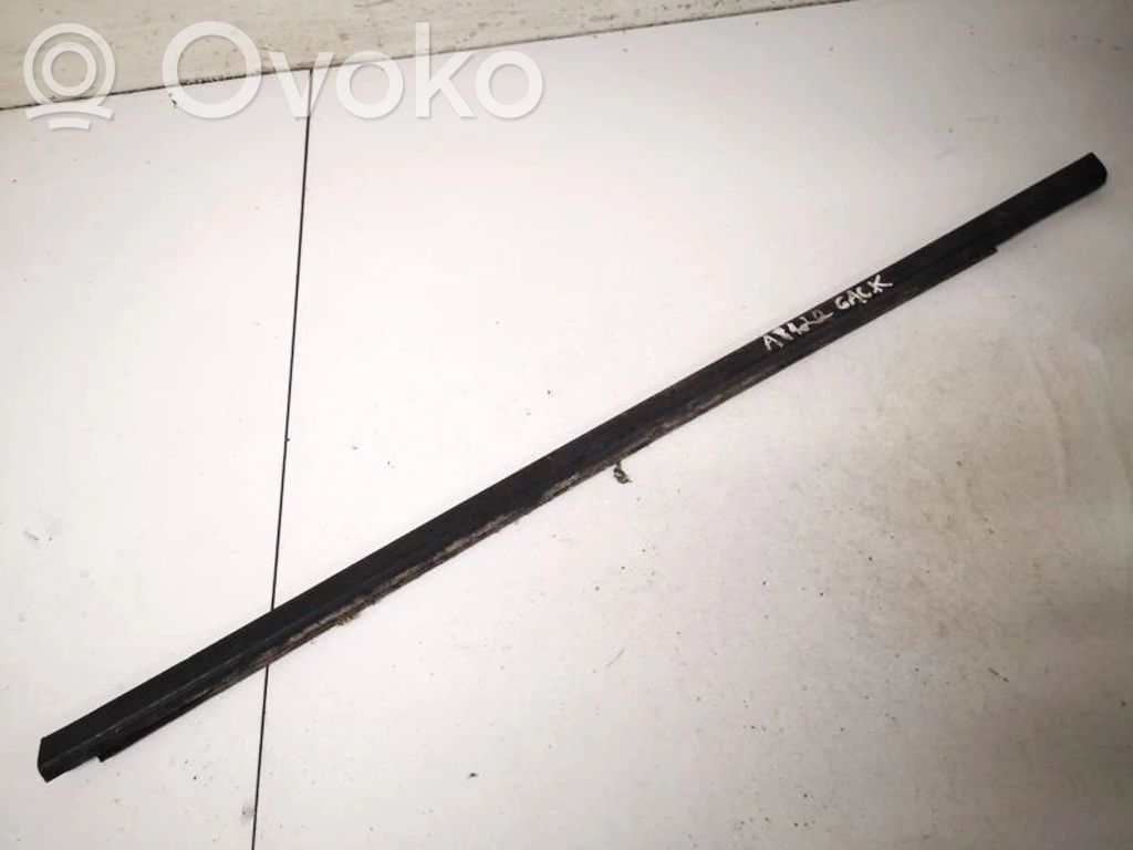 Saab 9-5 Listwa / Uszczelka szyby drzwi tylnych 
