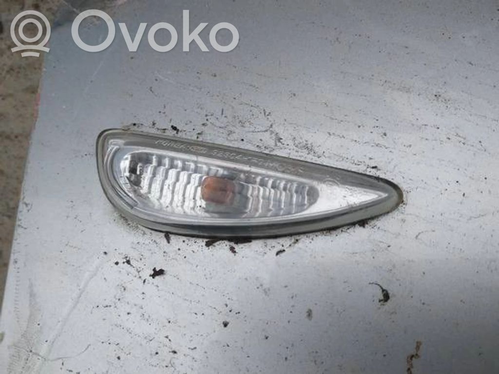 Hyundai i30 Semnalizator bară față 