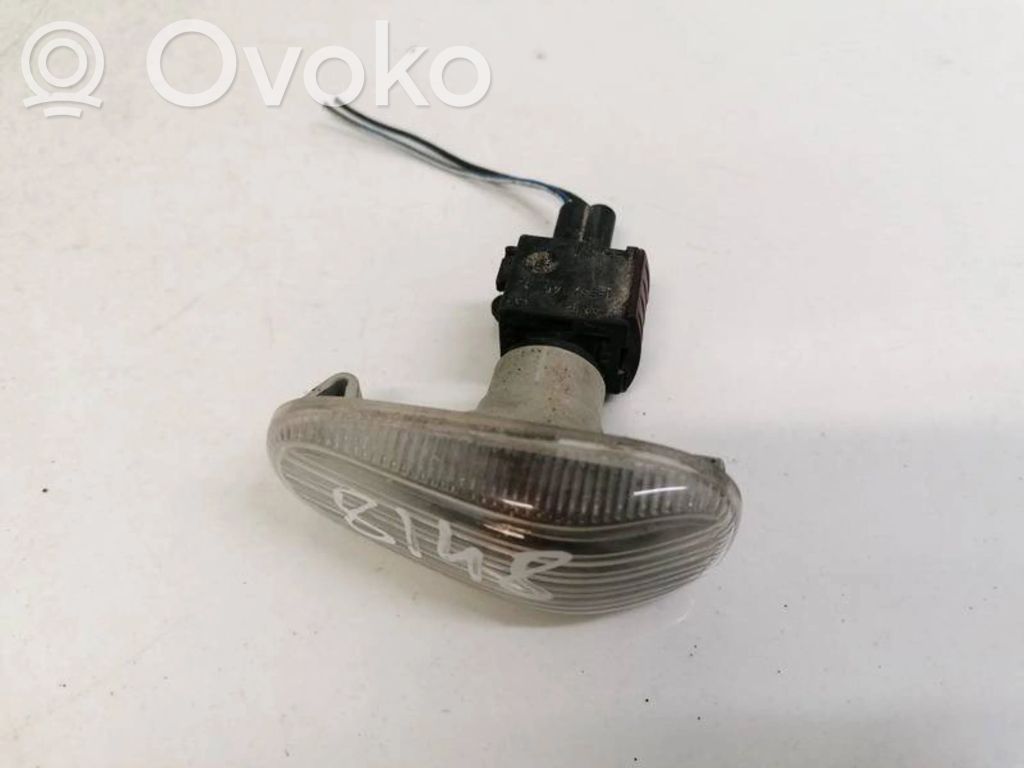 Honda FR-V Semnalizator bară față 