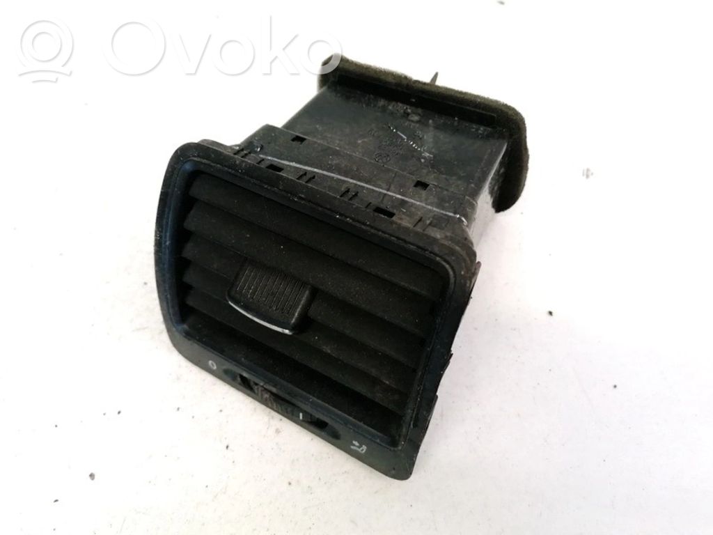Volkswagen Jetta V Griglia di ventilazione centrale cruscotto 