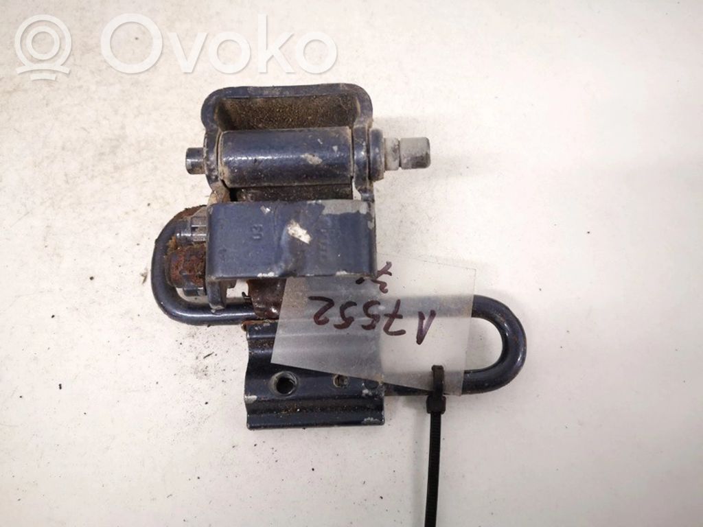 Volkswagen Golf V Cerniera inferiore della portiera posteriore