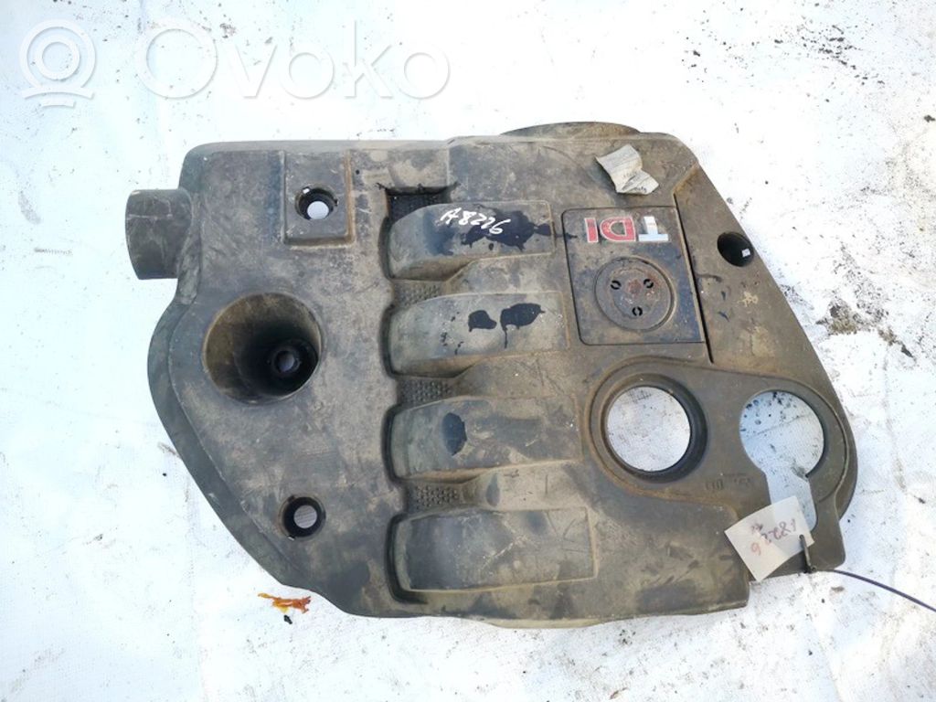Volkswagen PASSAT B5.5 Couvercle cache moteur