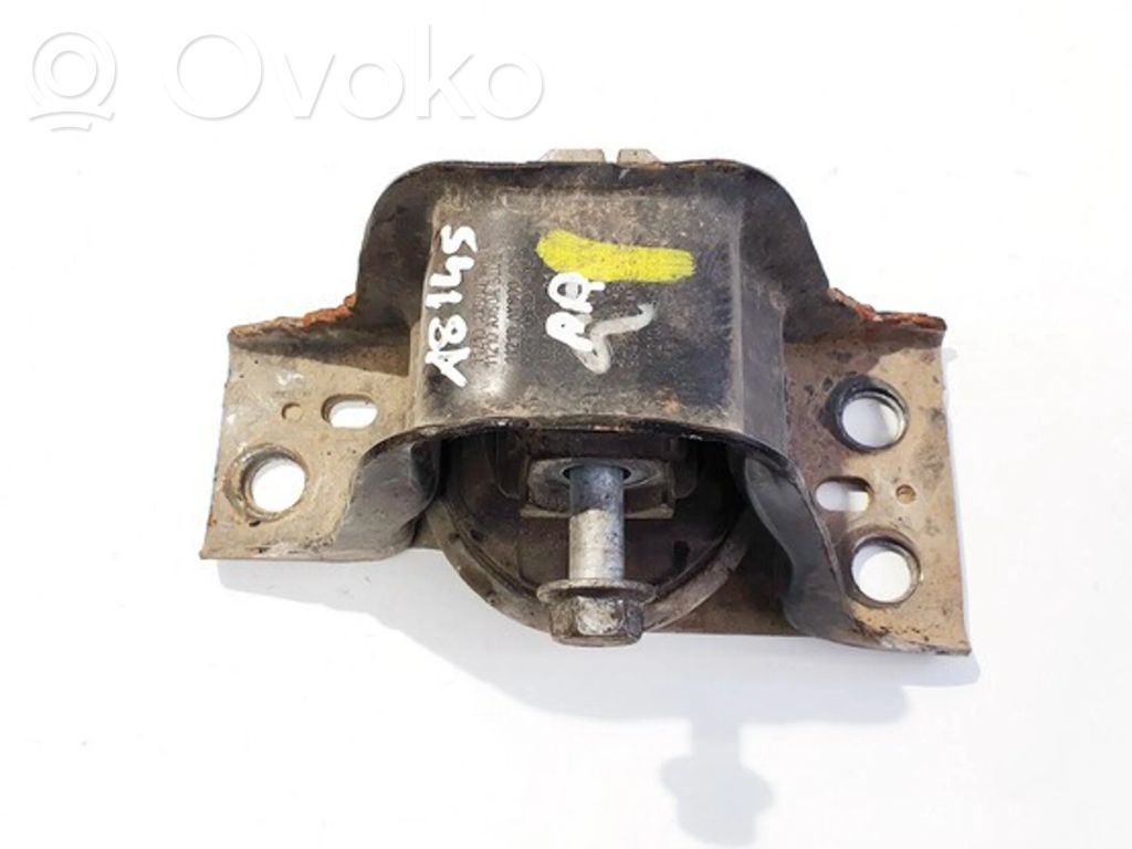 Nissan NV200 Engine mount bracket 
