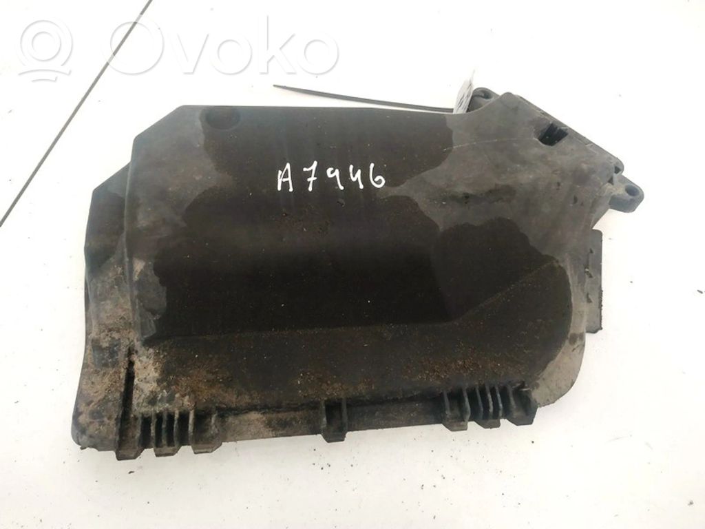 Audi A5 8T 8F Sulakerasian kansi 