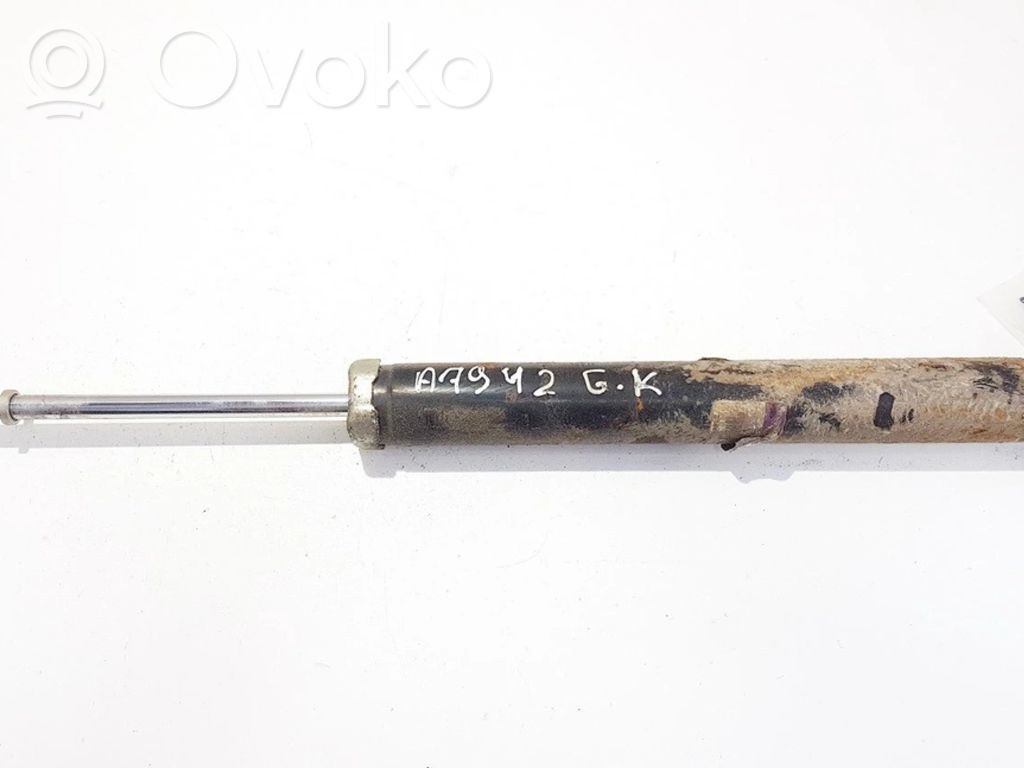 Toyota Avensis T270 Stoßdämpfer hinten 