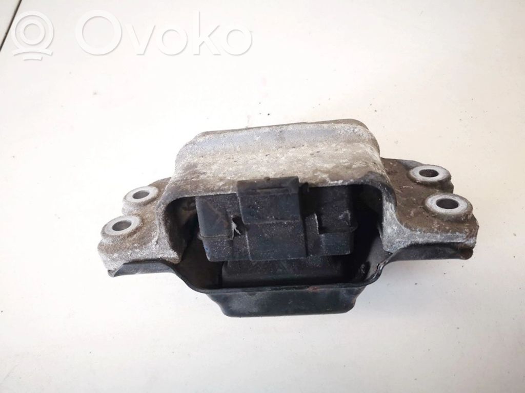 Volkswagen Golf V Suport tampon motor
