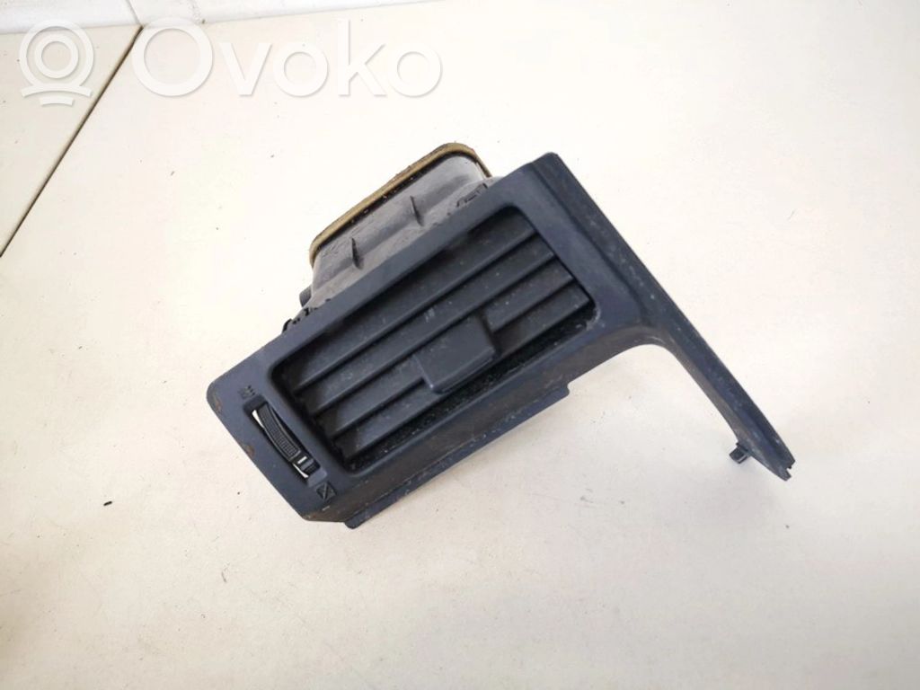 Toyota Verso Rejilla de ventilación central del panel
