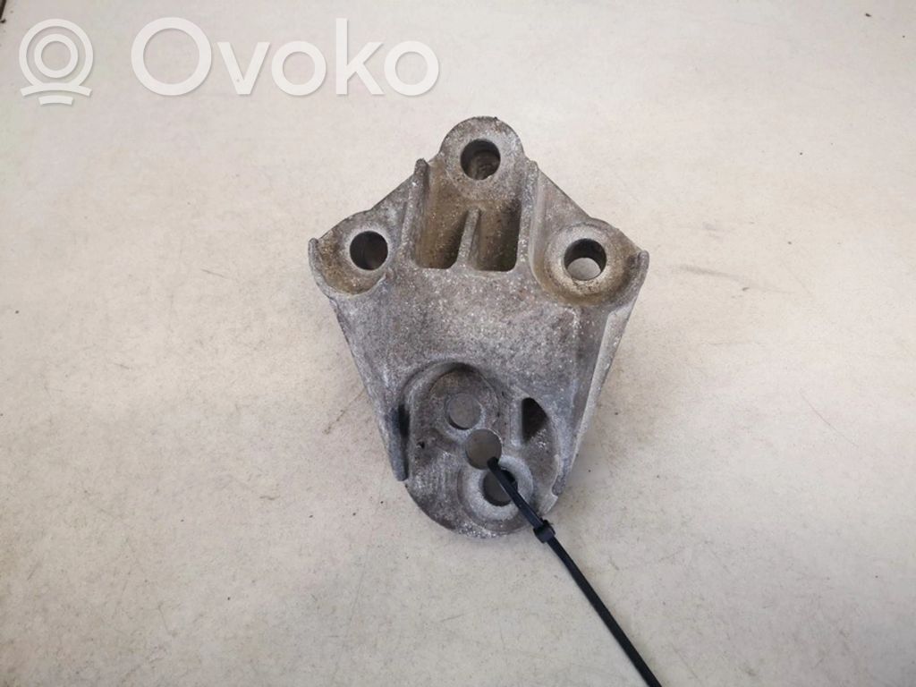 Opel Vectra B Engine mounting bracket 