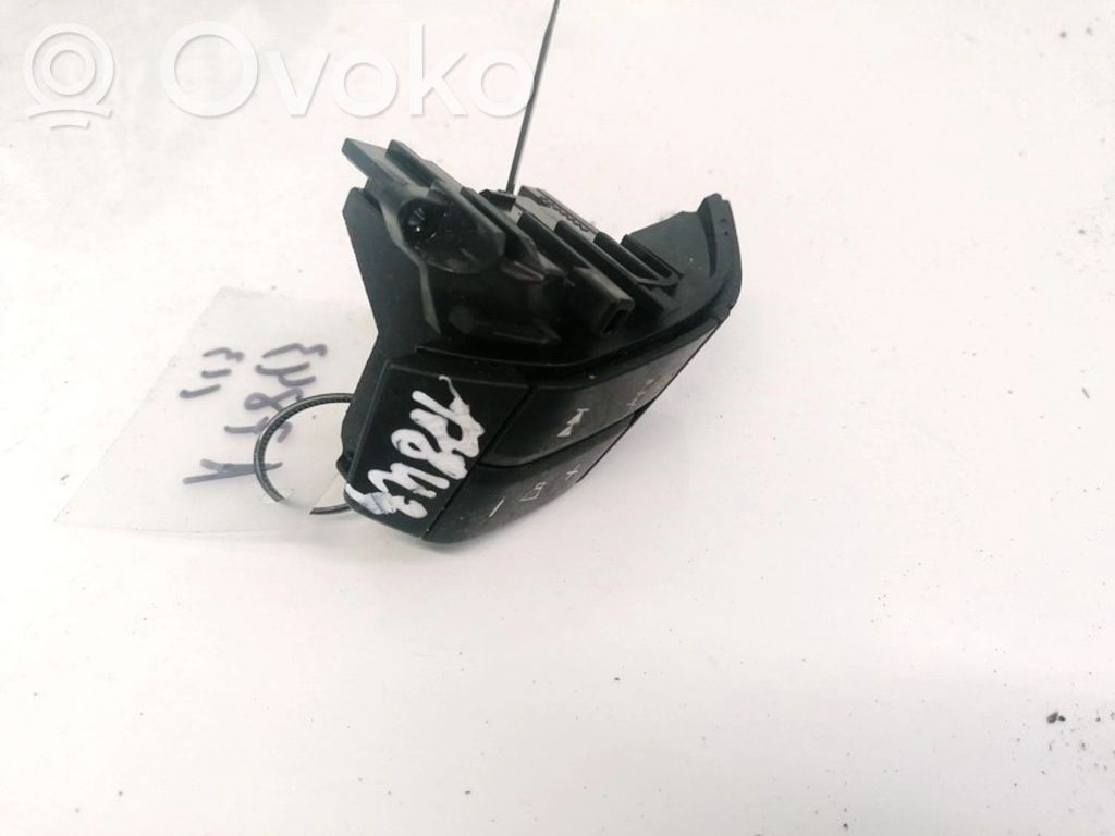 Volvo S60 Butoane/comutatoare pe volan 