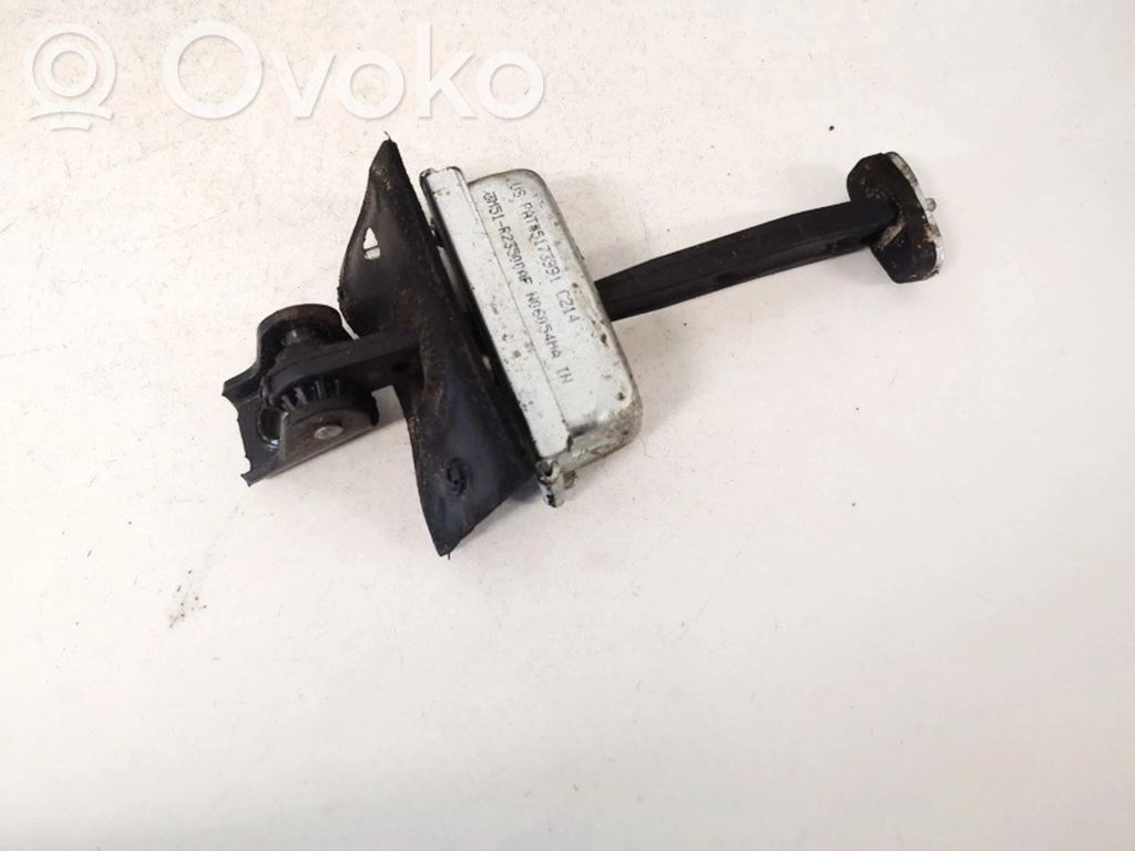 Ford Focus Etuoven pidätin 