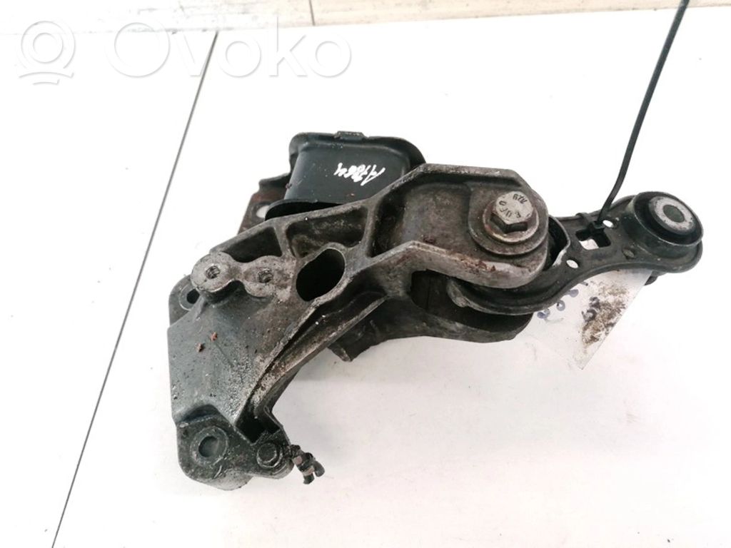 Nissan Primera Engine mount bracket 