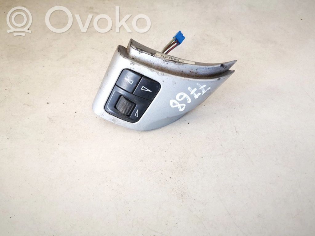 Audi A6 S6 C5 4B Przełącznik / Przycisk kierownicy 