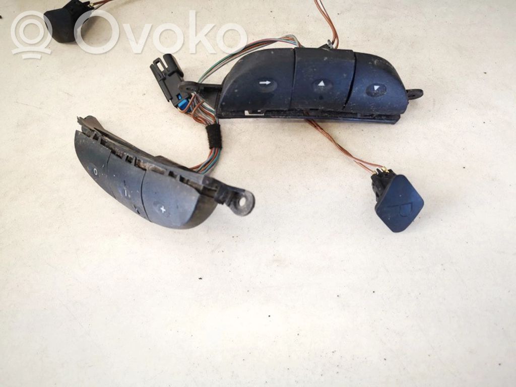Opel Astra G Butoane/comutatoare pe volan 