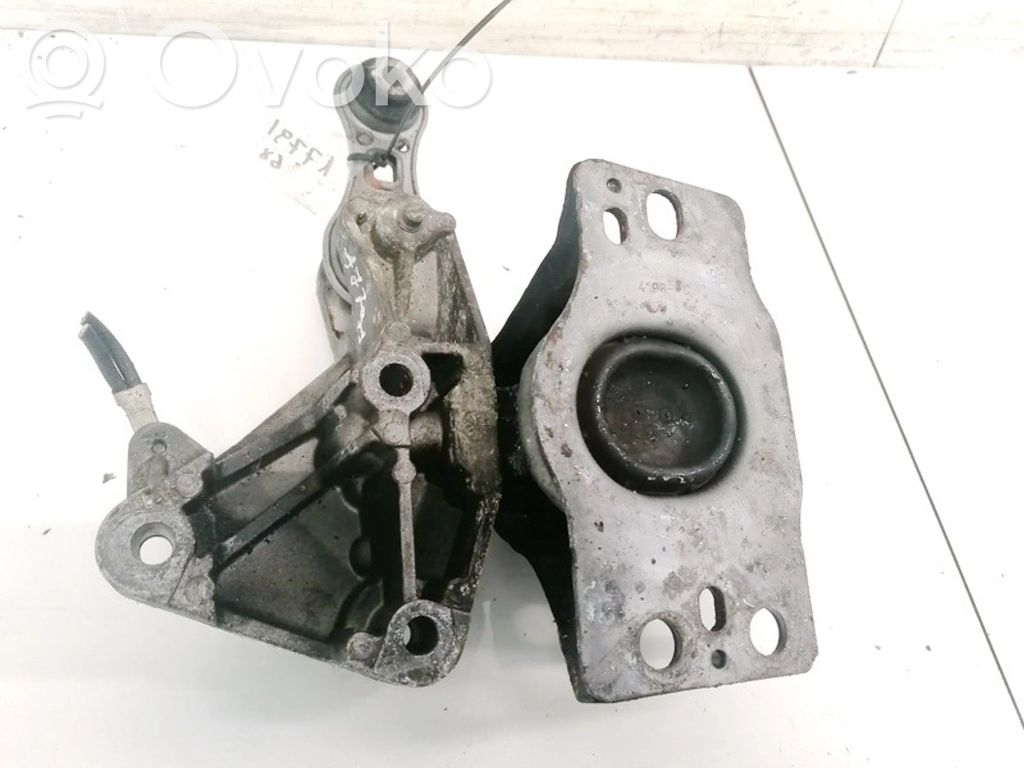 Nissan Primera Engine mount bracket 