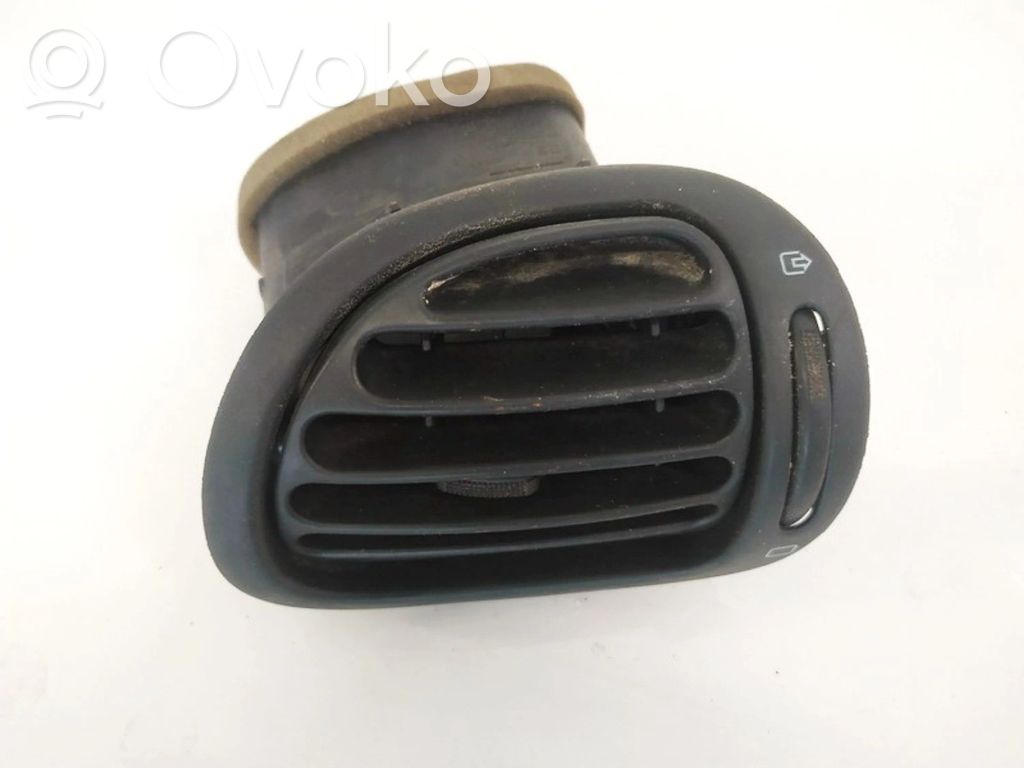 Peugeot 206 Rejilla de ventilación central del panel 