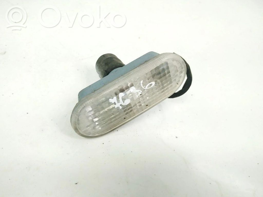 Volkswagen Golf IV Semnalizator bară față 