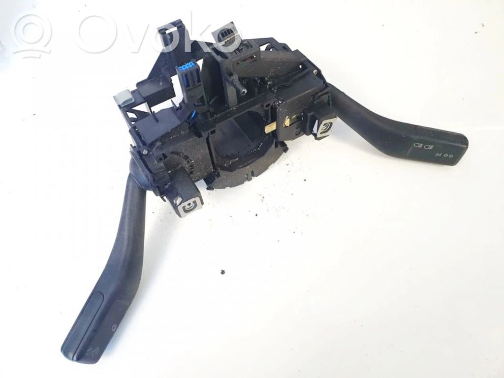 Volkswagen Golf V Leva/interruttore dell’indicatore di direzione e tergicristallo
