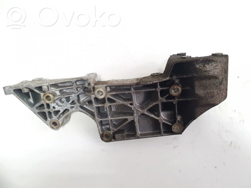Volkswagen Golf III Moottorin kiinnikekorvake