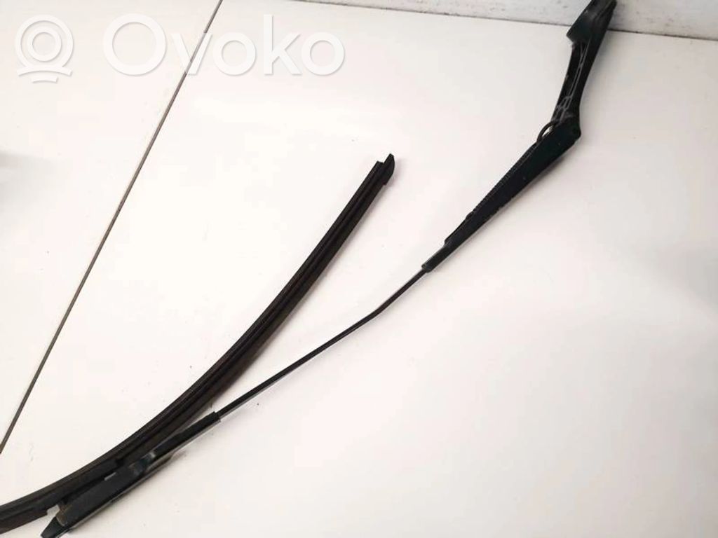 Brazo del limpiaparabrisas delantero   BM5117526AB,BM5117526AB
