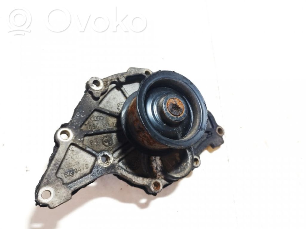 Audi A6 S6 C5 4B Water pump 