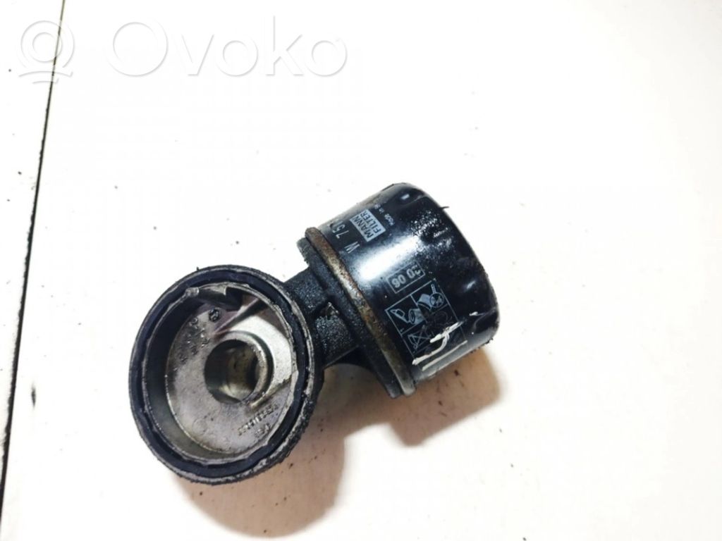 Nissan Almera N16 Öljynsuodattimen kannake 