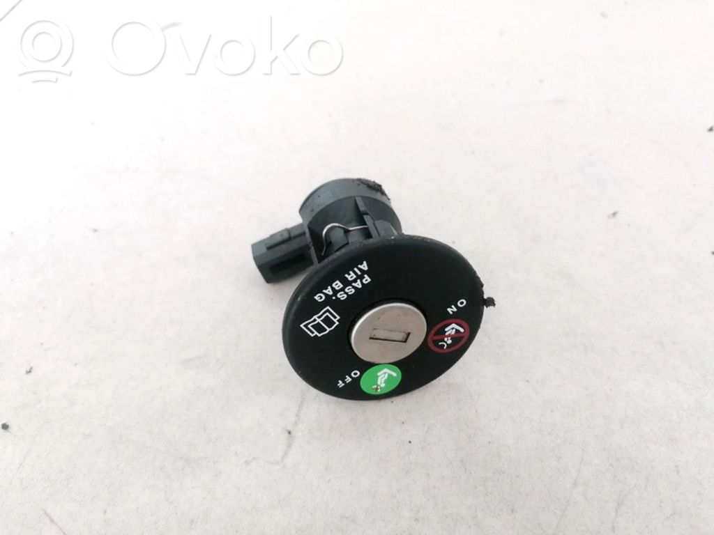 Alfa Romeo GT Passenger airbag on/off switch 
