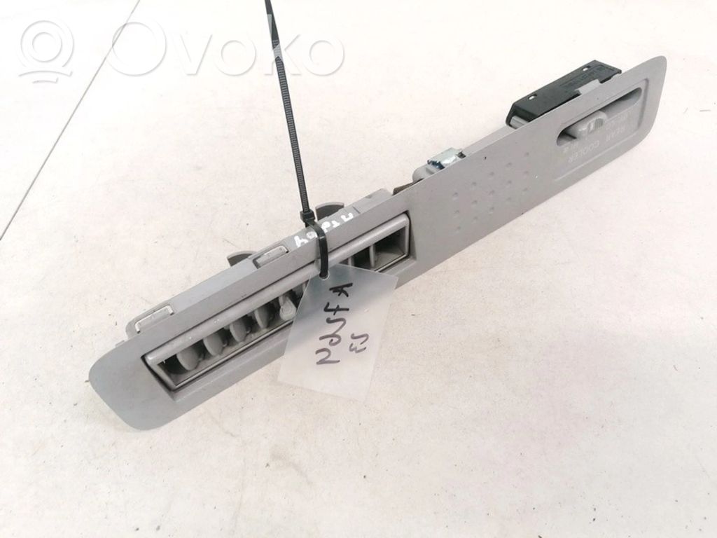 Toyota Avensis Verso Griglia di ventilazione centrale cruscotto