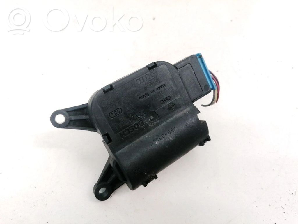 Audi A4 S4 B6 8E 8H Silniczek nagrzewnicy 