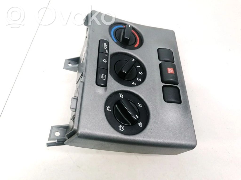 Panel klimatyzacji   488967,3301,3301,488967