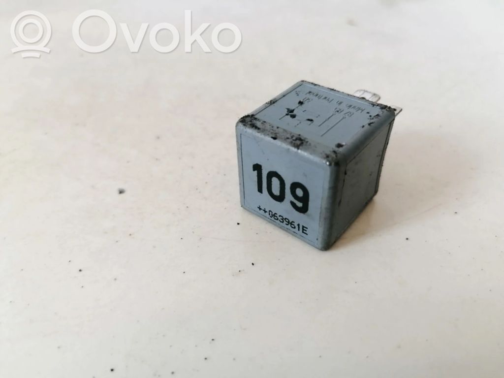 Volkswagen Polo IV 9N3 Autres relais