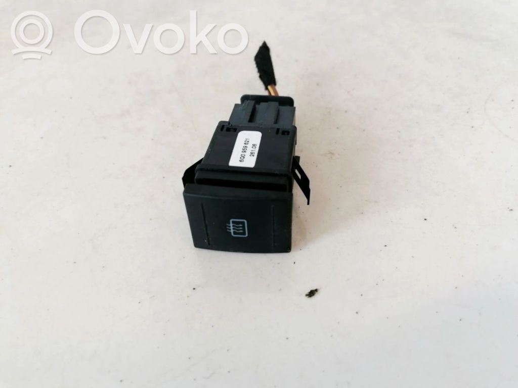 Volkswagen Polo IV 9N3 Przycisk / Przełącznik ogrzewania szyby przedniej / czołowej 