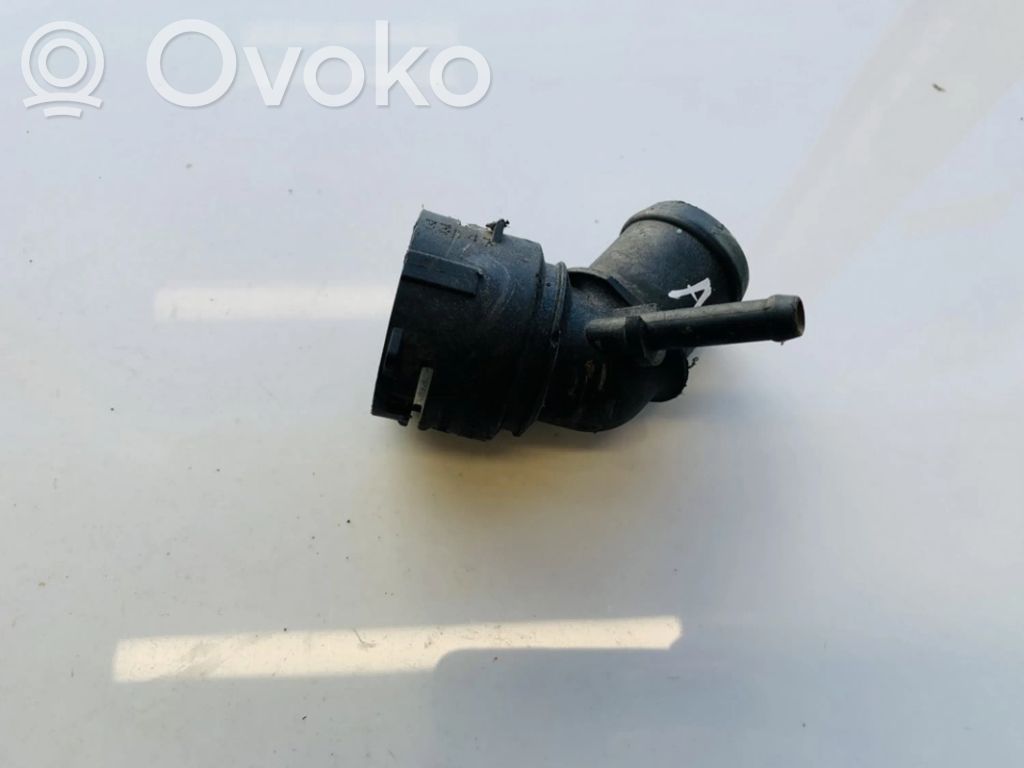 Volkswagen Golf V Tubo flessibile del liquido di raffreddamento del motore