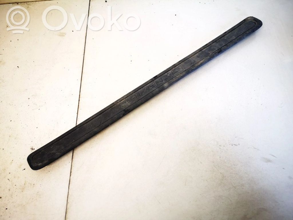 Toyota Avensis T270 Copertura del rivestimento del sottoporta anteriore