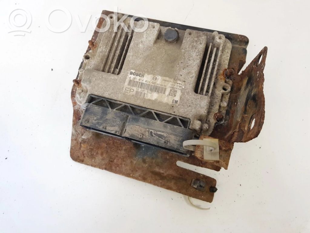 Opel Zafira B Unitate/modul de control motor 