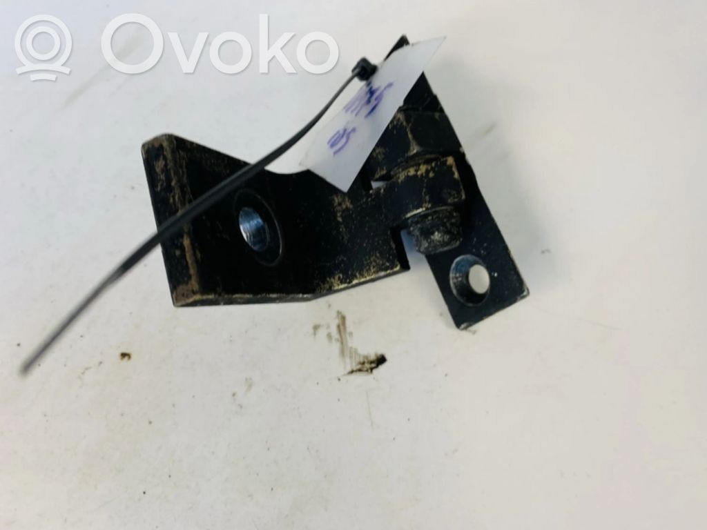 Front door upper hinge   7068073,7068073