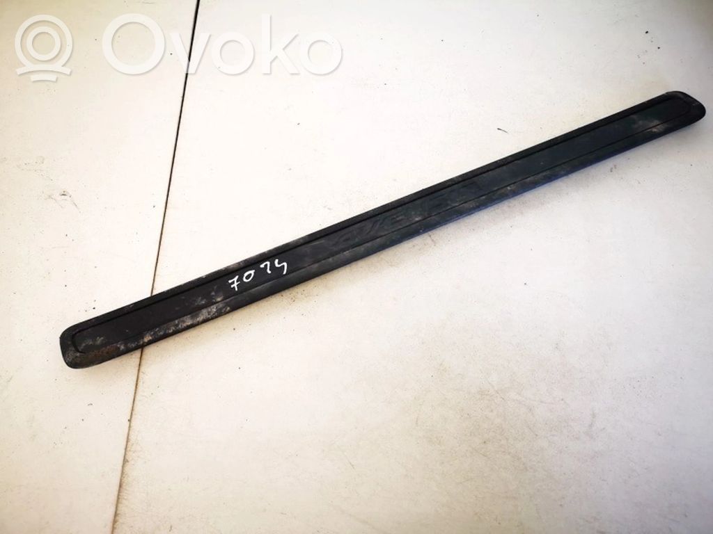 Toyota Avensis T270 Copertura del rivestimento del sottoporta anteriore
