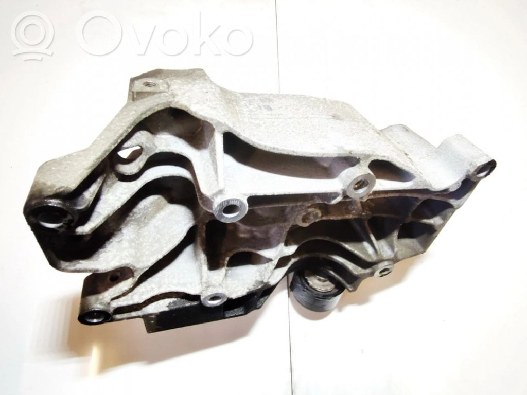 BMW 1 E81 E87 Engine mounting bracket 