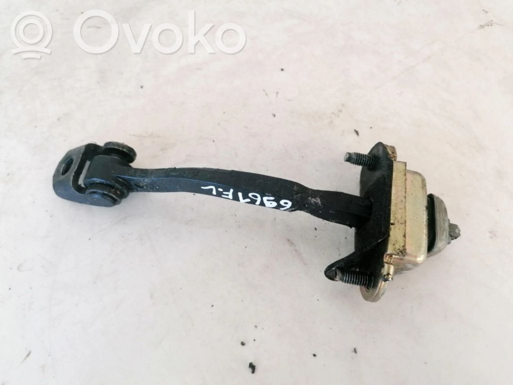 Ford Focus Etuoven pidätin 