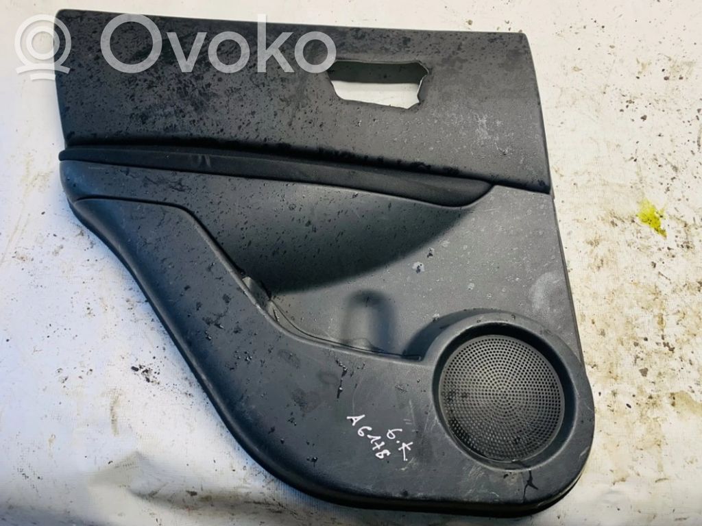 Nissan Qashqai Boczki / Poszycie drzwi tylnych 