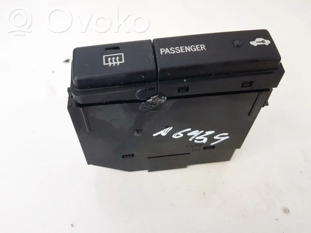 Opel Astra H Windscreen/window heater switch 