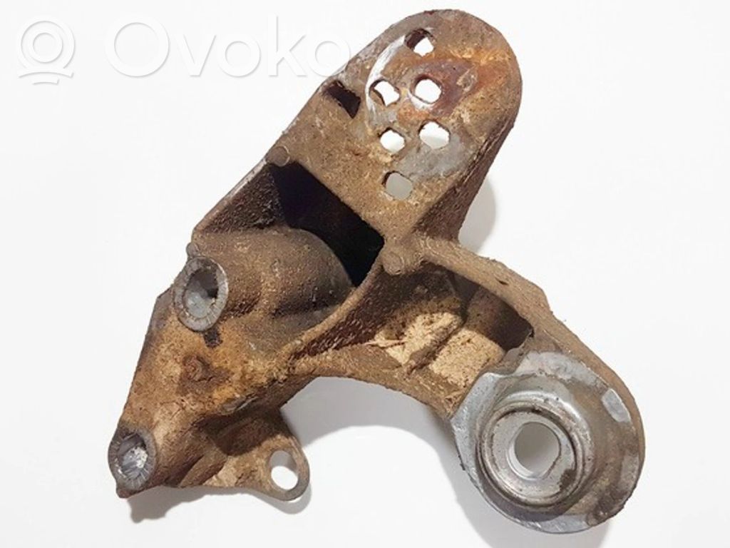 Łapa / Mocowanie silnika   8D0199351H,8D0199351H