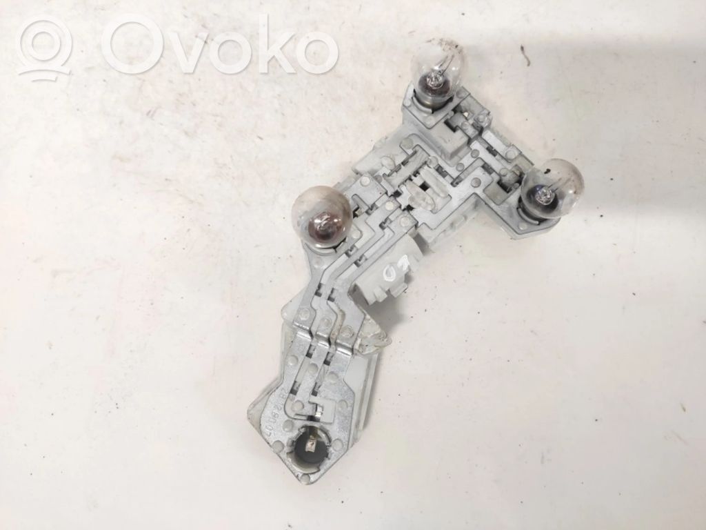 Volvo V50 Takavalon polttimon suojan pidike 