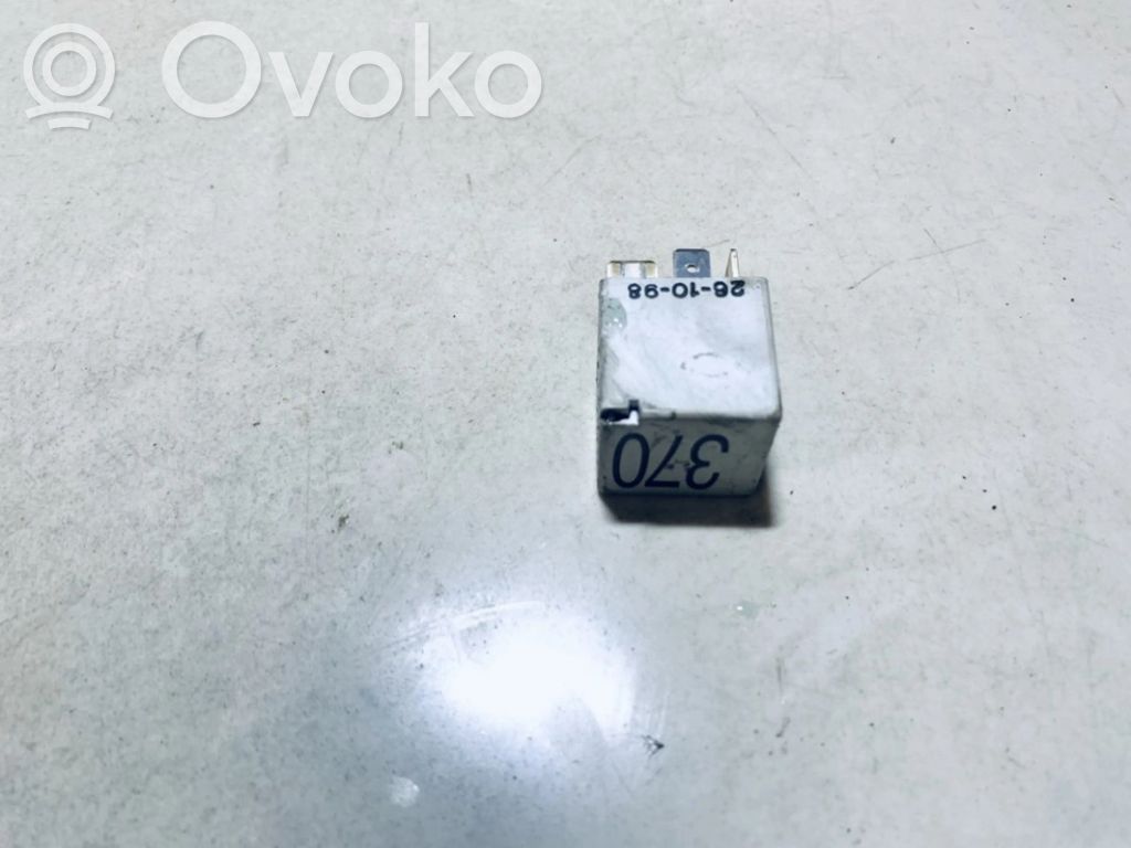 Inne przekaźniki   8D0951253,8D0951253